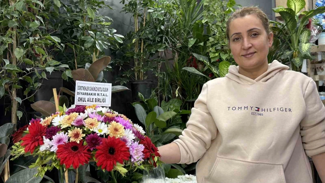 Diyarbakır’da çiçekçilerde Öğretmenler Günü yoğunluğu
