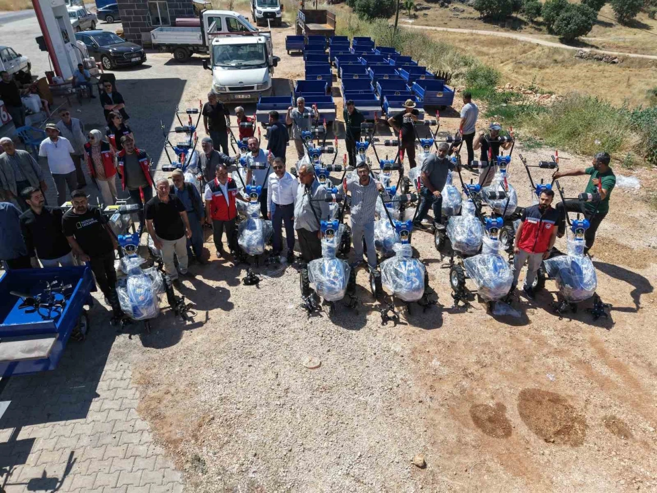 Diyarbakır&rsquo;da &ccedil;ift&ccedil;ilere tarım aletleri dağıtıldı
