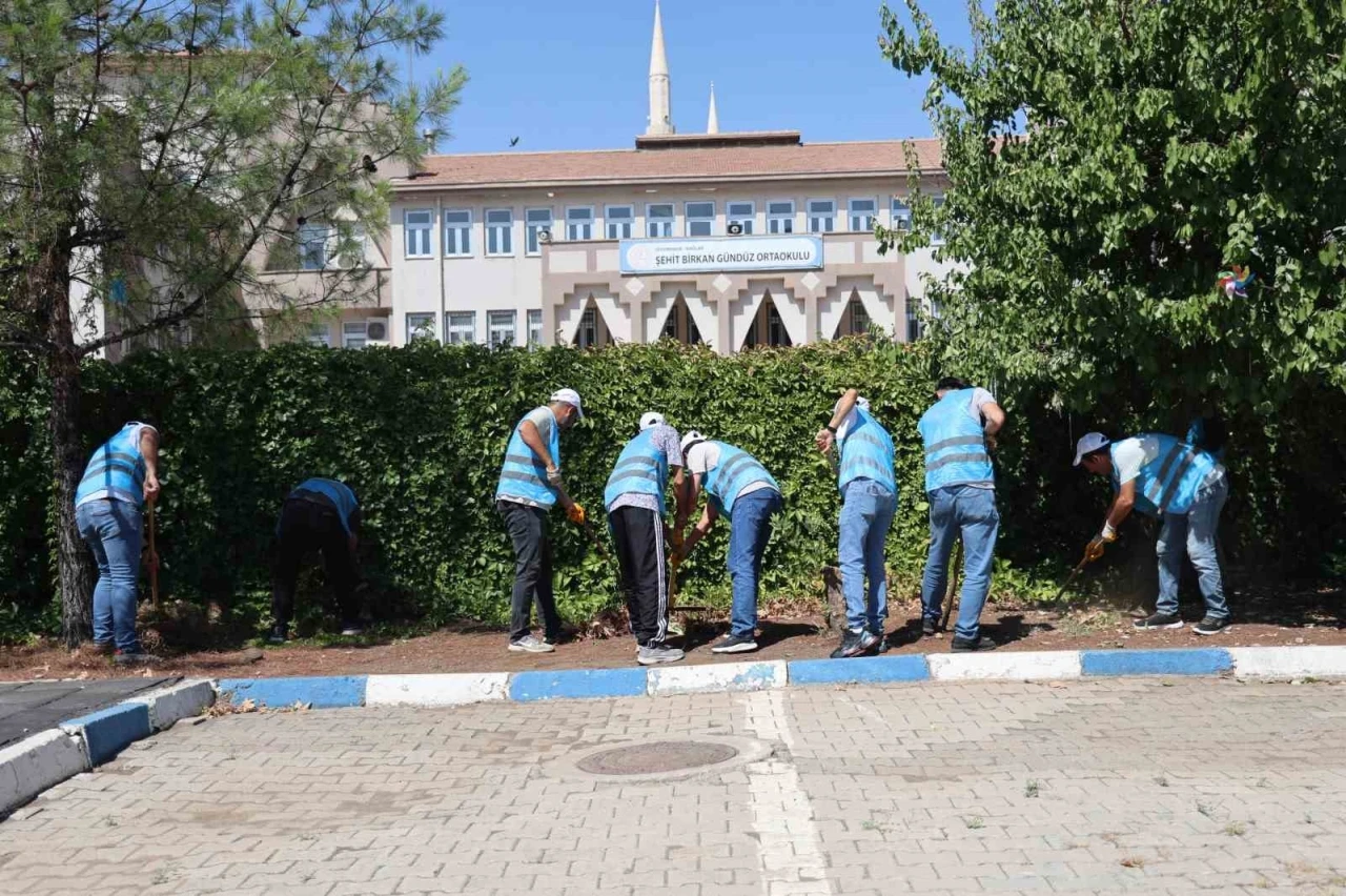 Diyarbakır’da denetimli serbestlik yükümlüleri hem meslek öğreniyor, hem de kamu kurumlarının bakımlarını ücretsiz yapıyor

