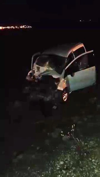 Diyarbakır’da hafif ticari araç ile traktör çarpıştı: 2 yaralı
