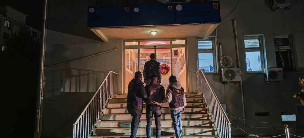 Diyarbakır&rsquo;da haklarında arama kararı bulunan 110 kişi yakalandı
