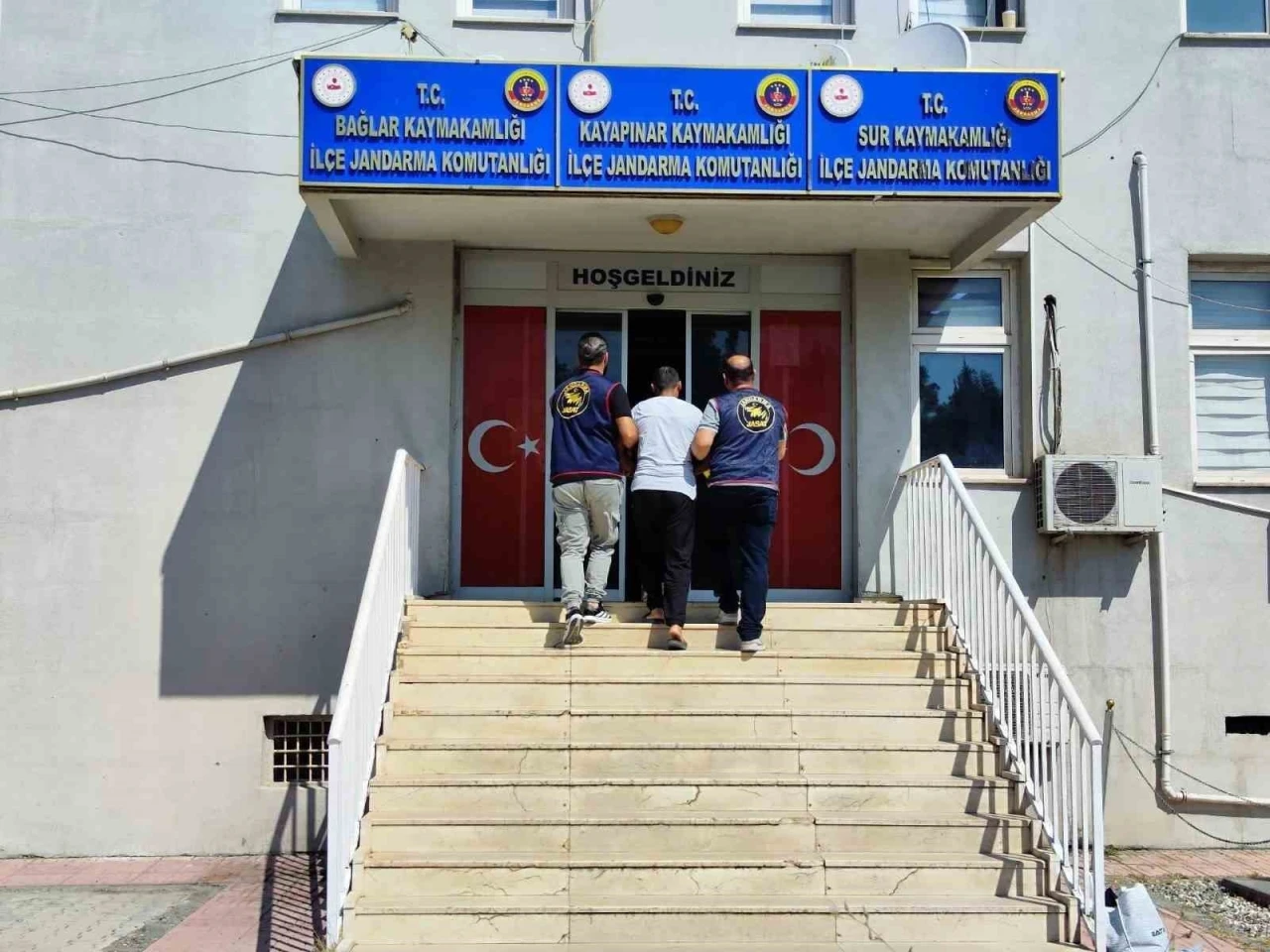 Diyarbakır&rsquo;da haklarında kesinleşmiş hapis cezası bulunan 137 kişi yakalandı

