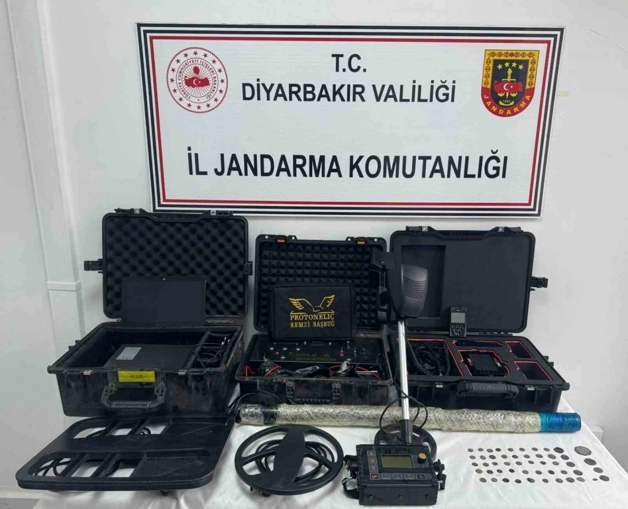 Diyarbakır&rsquo;da ka&ccedil;ak&ccedil;ılık operasyonları: 52 ş&uuml;pheli hakkında işlem yapıldı
