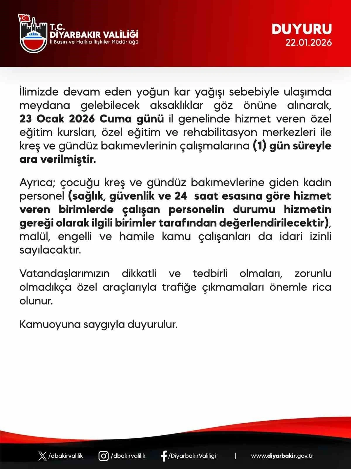 Diyarbakır&rsquo;da kar yağışı tatili beraberinde getirdi
