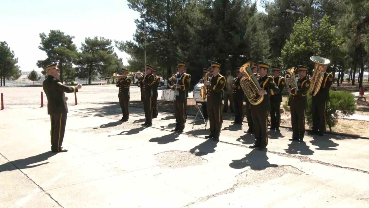 Diyarbakır&rsquo;da Kara Kuvvetlerinin 2235&rsquo;inci kuruluş yıl d&ouml;n&uuml;m&uuml; kutlandı

