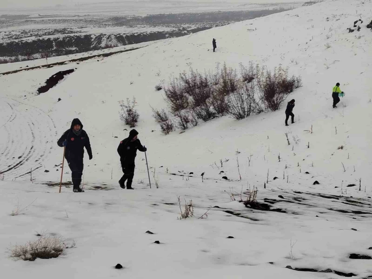 Diyarbakır&rsquo;da kayıp kadın 480 kişilik ekiple aranıyor
