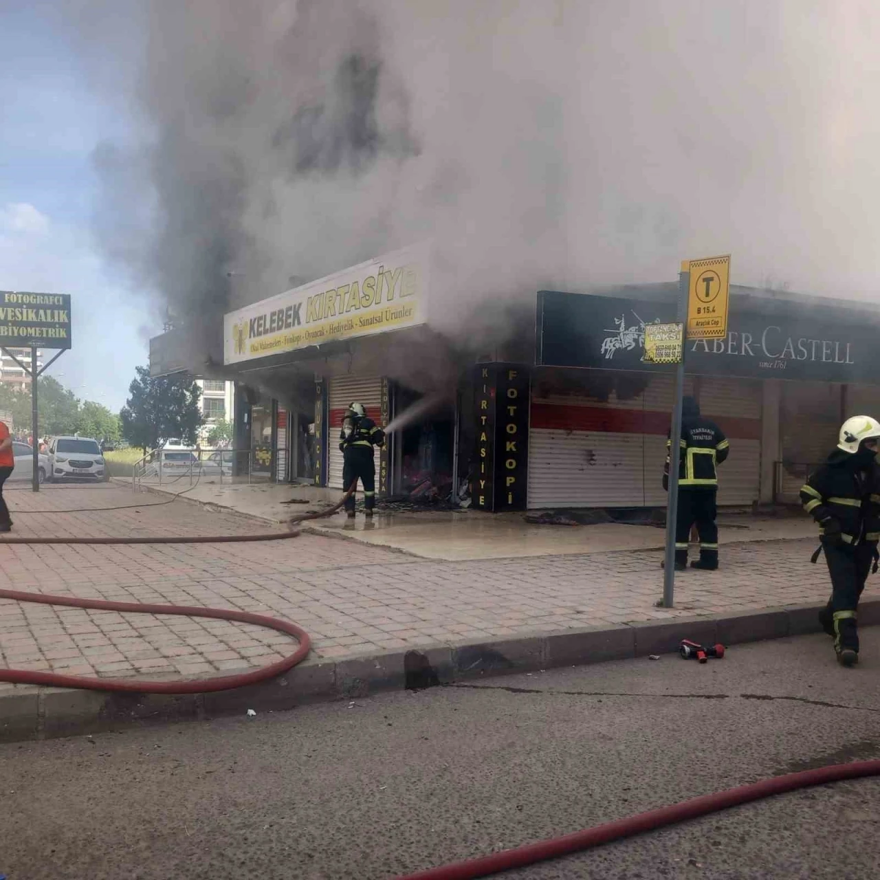 Diyarbakır’da kırtasiye dükkanında yangın
