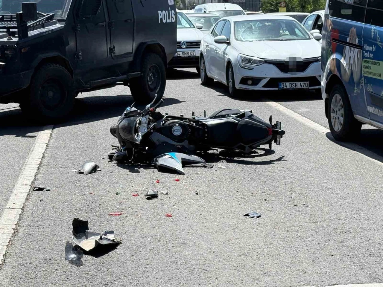 Diyarbakır’da motosiklet sürücüsü otomobile arkadan çarptı
