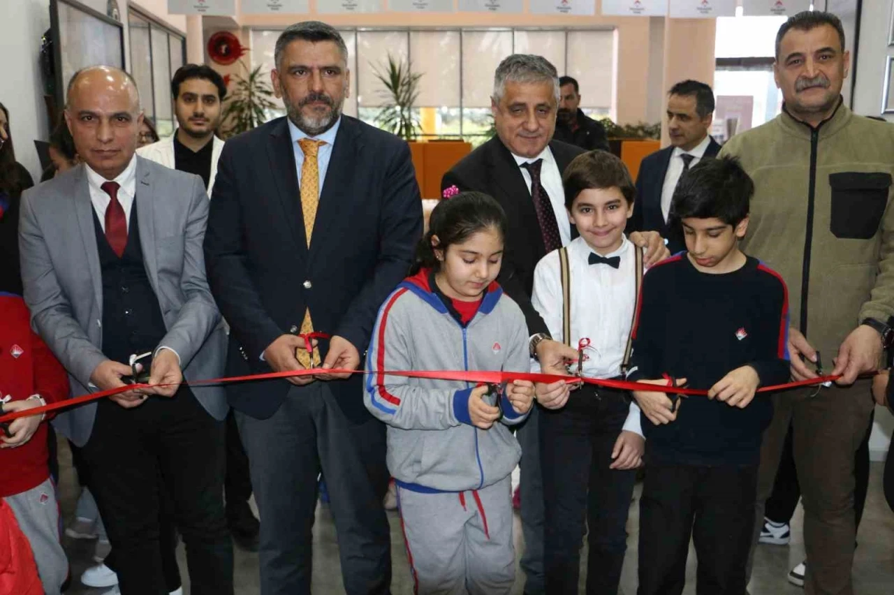 Diyarbakır&rsquo;da &ouml;ğrencilerden anlamlı sergi
