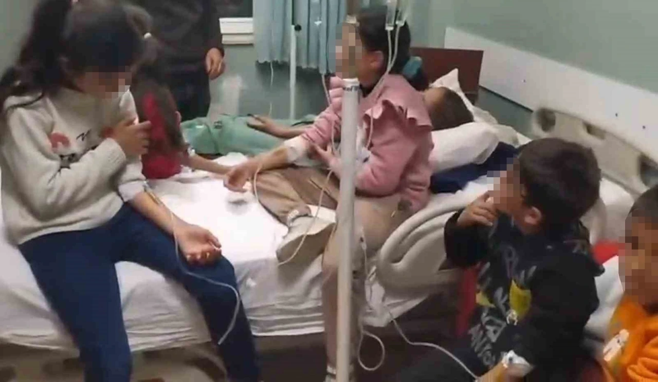 Diyarbakır’da okulda yedikleri yemek sonrası rahatsızlanan öğrenciler hastanelik oldu
