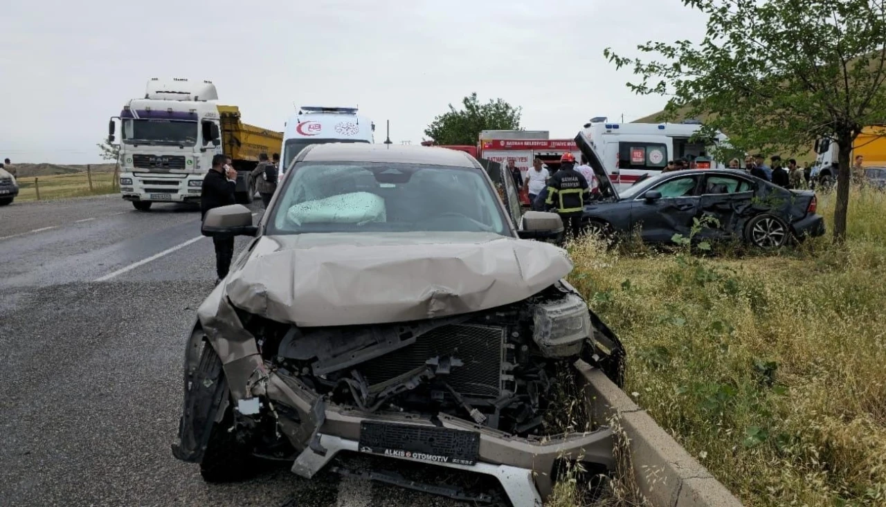 Diyarbakır’da otomobil ile kamyonet çarpıştı: 1 ölü, 3 yaralı
