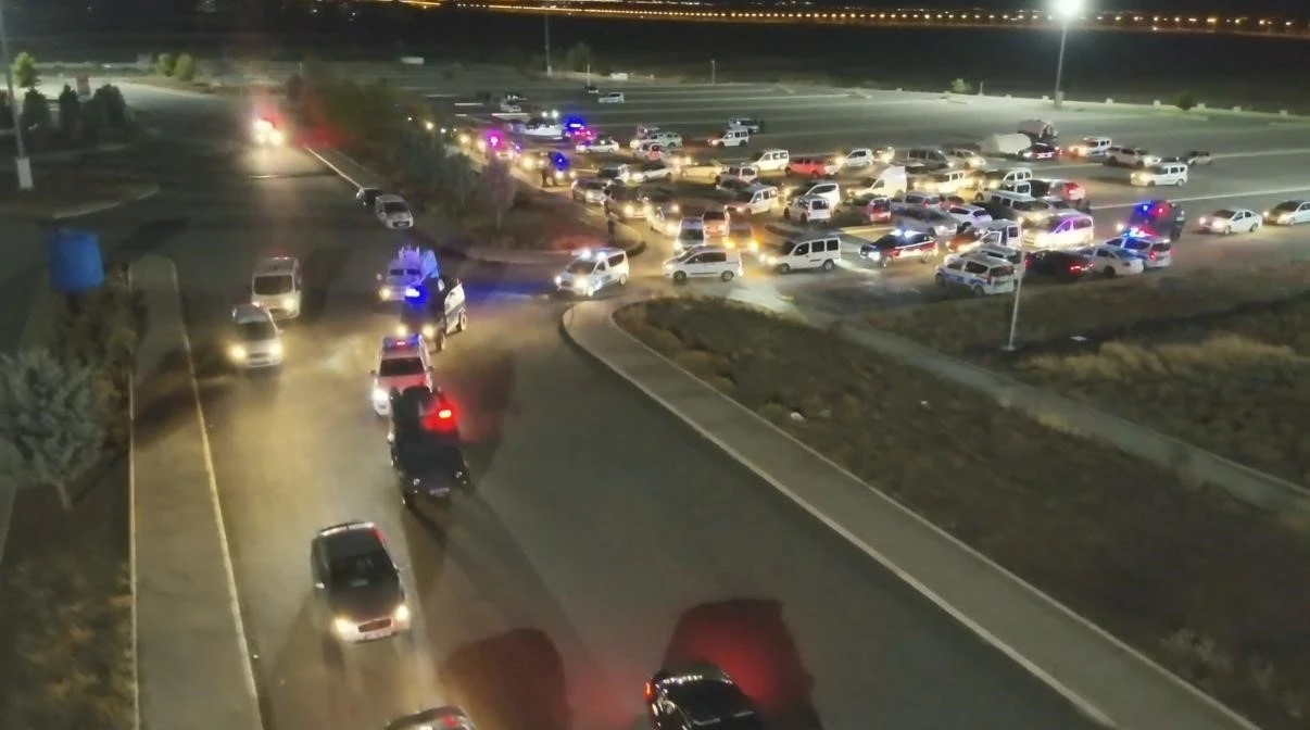 Diyarbakır’da "Markaj" operasyonu: Hesaplarında 2 milyar 743 milyon lira para hacmi olan şüphelilerden 25’i tutuklandı
