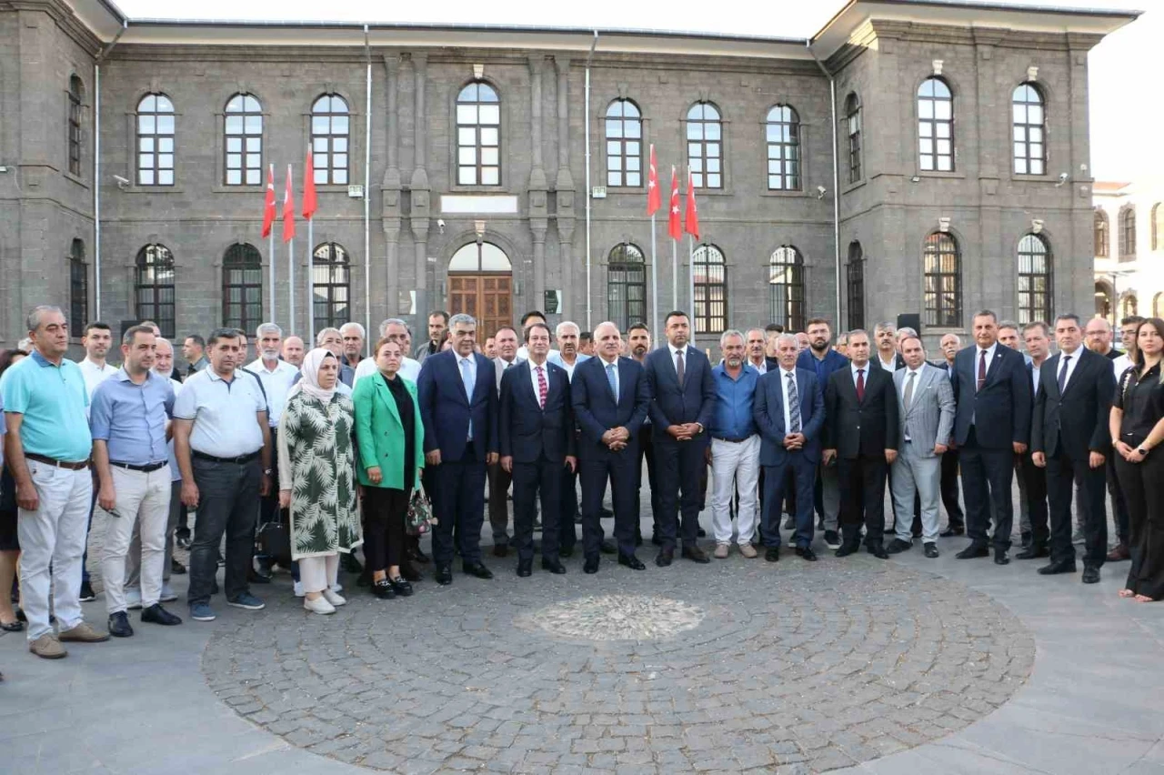 Diyarbakır’da &quot;Srebrenitsa Soykırımı&quot; anısına fotoğraf sergisi açıldı
