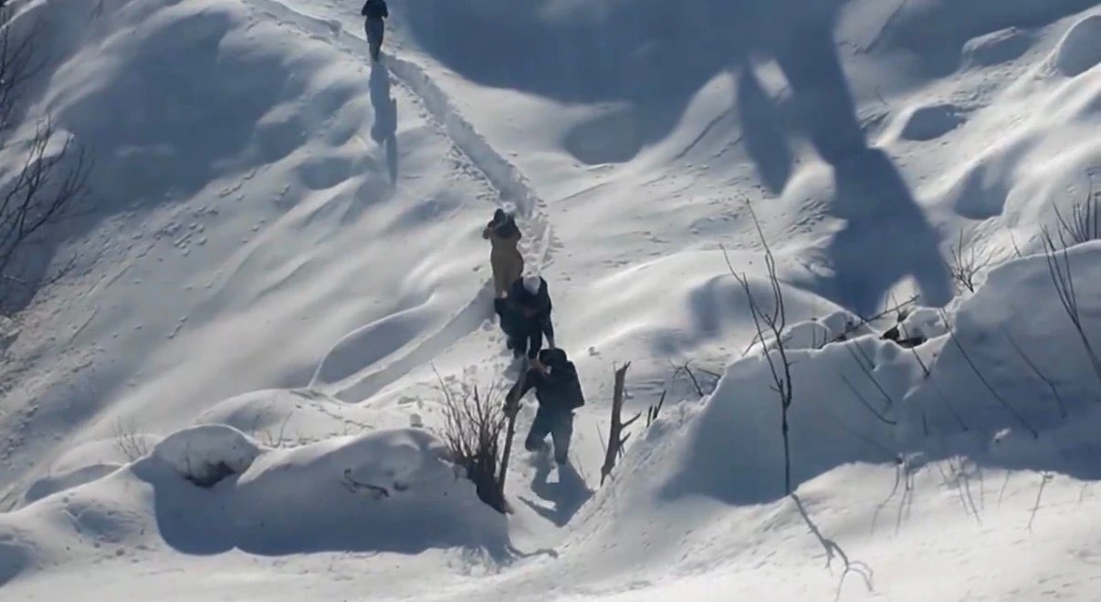 Diyarbakır&rsquo;da rahatsızlığı bulunan vatandaş, jandarma helikopteriyle hastaneye sevk edildi
