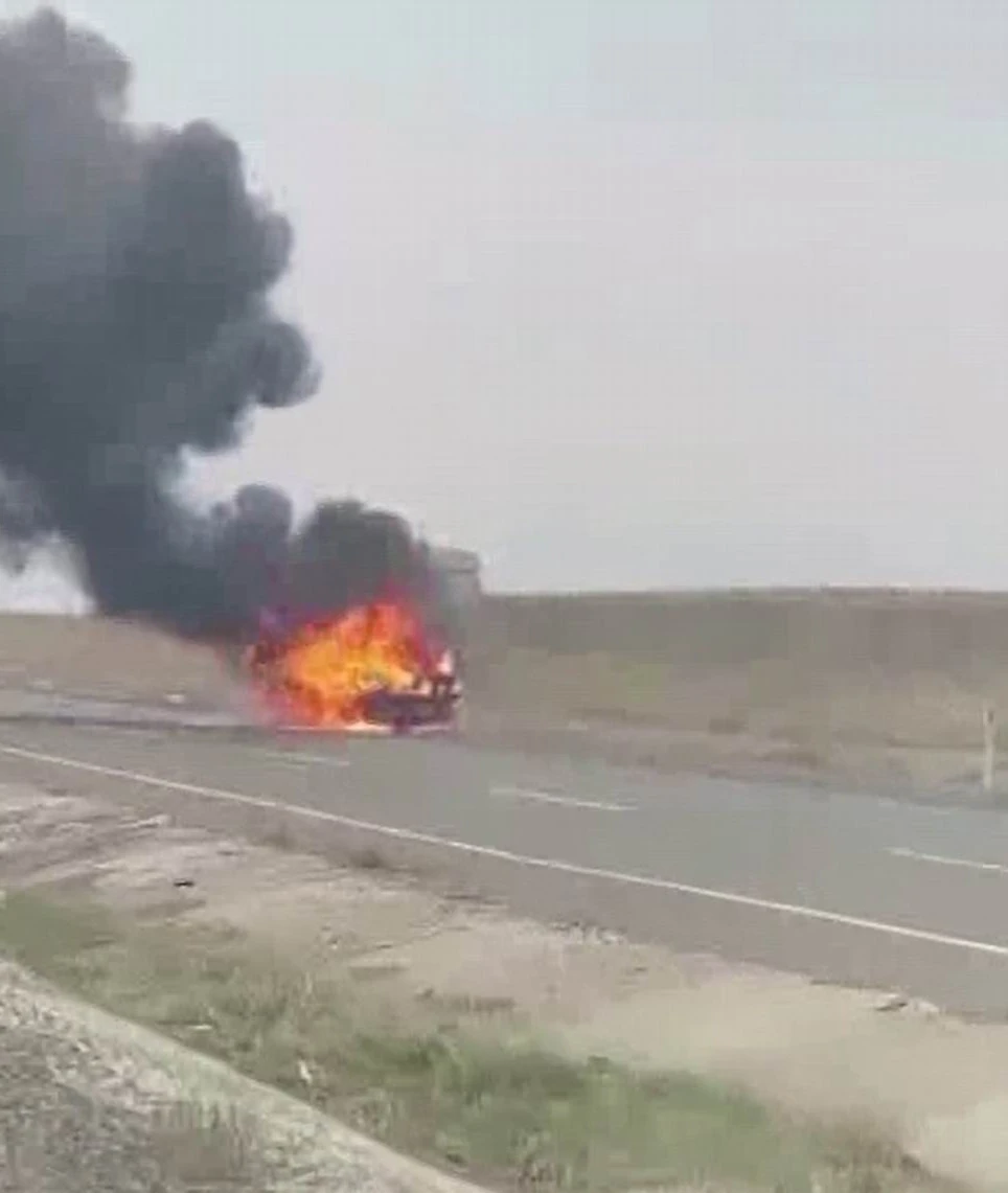 Diyarbakır’da seyir halindeki otomobil alev topuna döndü
