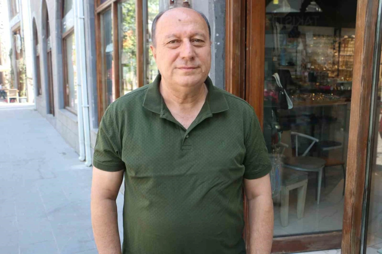 Diyarbakır&rsquo;da sıcak havalar esnafı da vurdu: Kentte kepenkler &ouml;ğleden sonra a&ccedil;ılıyor
