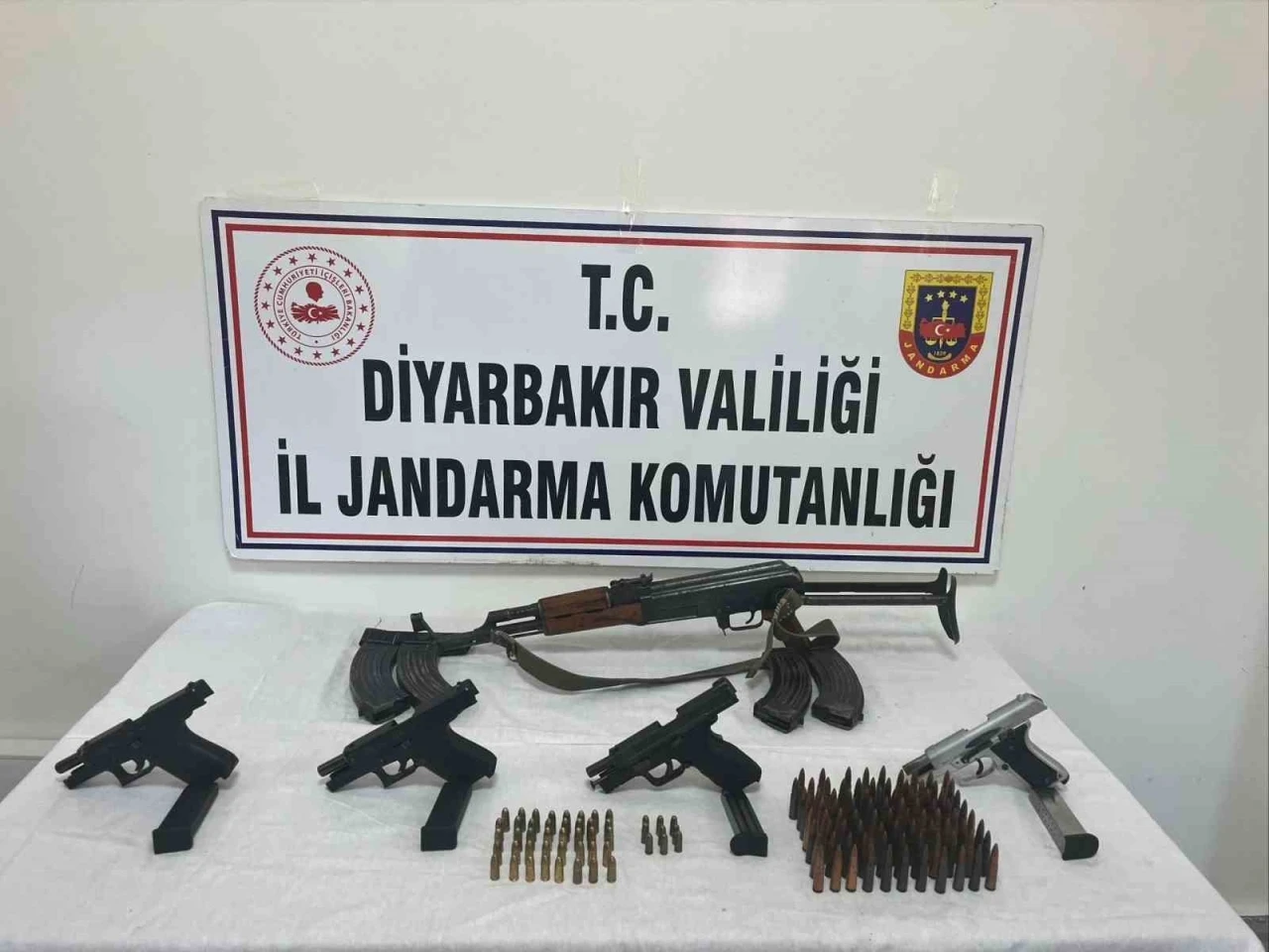 Diyarbakır’da silah kaçakçılığı operasyonu
