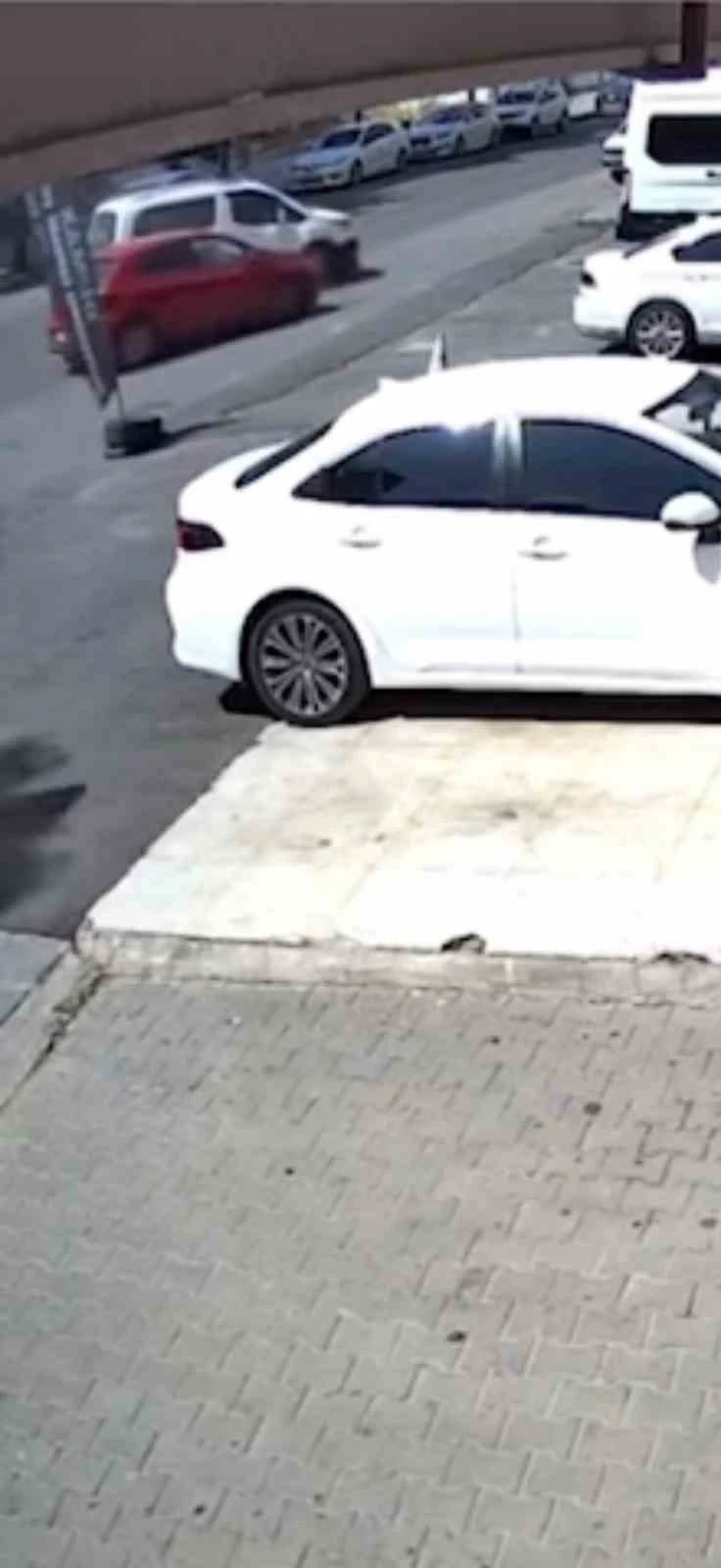 Diyarbakır’da trafik kazası güvenlik kamerasına yansıdı
