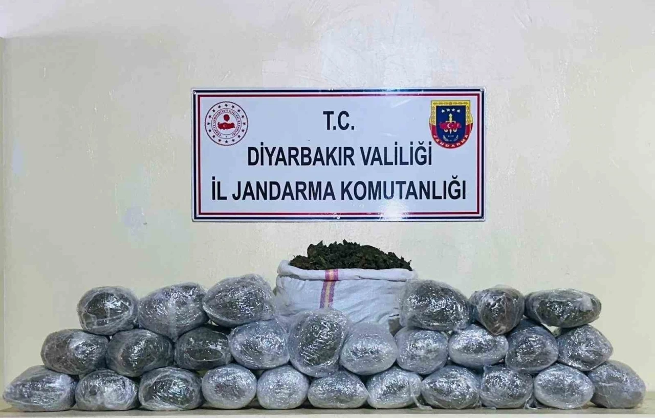 Diyarbakır&rsquo;da yaklaşık 55 kilo uyuşturucu ele ge&ccedil;irildi
