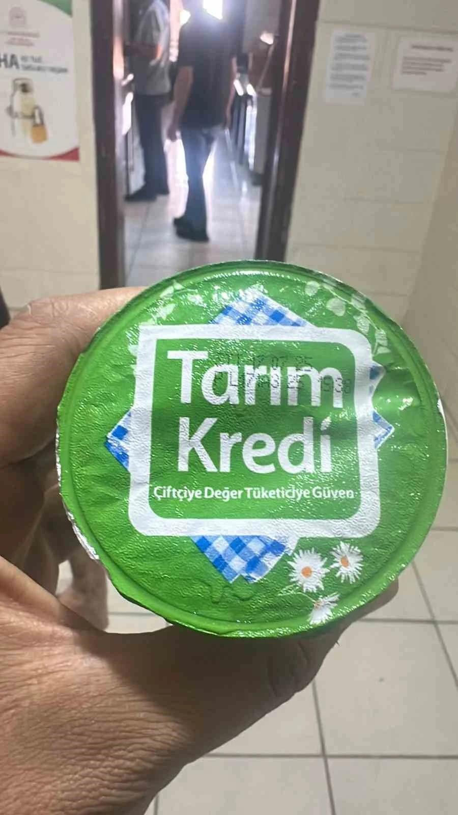Diyarbakır İl Sağlık Müdürlüğüne bağlı yemekhanede son kullanma tarihi geçmiş ayran dağıtıldı

