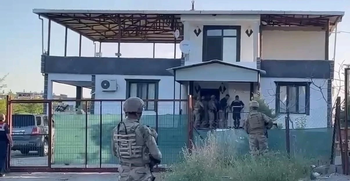 Diyarbakır merkezli 5 ilde yasa dışı bahis operasyonunda 51 g&ouml;zaltı

