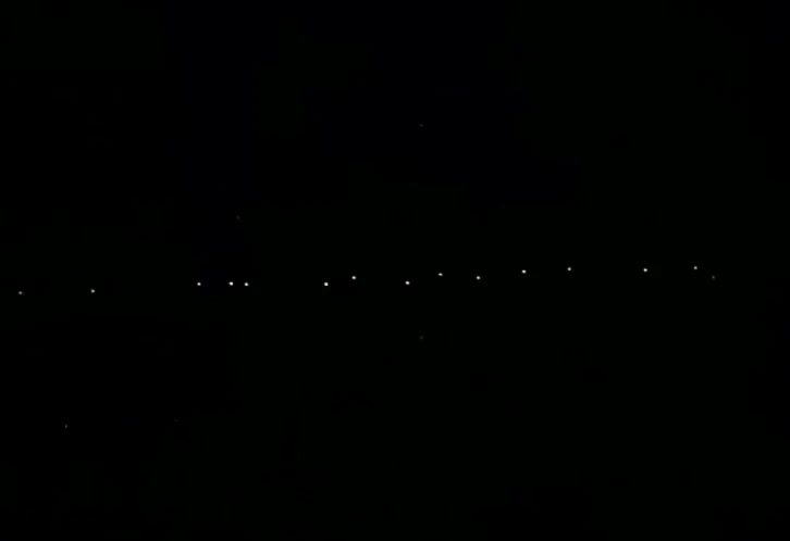 Diyarbakır semalarından geçen Starlink uyduları şaşkınlıkla izlendi