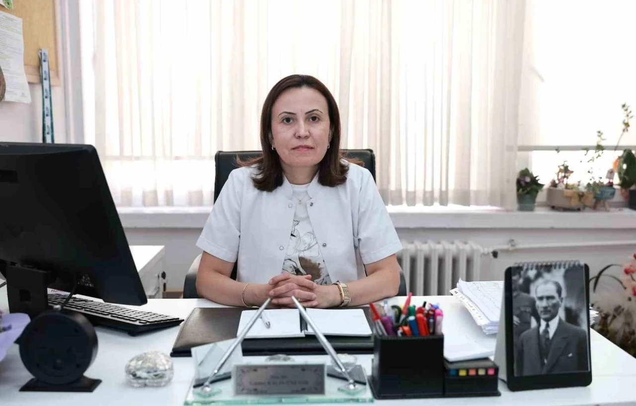 Doç. Dr. Ünüvar: &quot;KKKA’da erken tanı ve hastanın izolasyonu, destekleyici tedavilerle birlikte ölüm oranlarını azaltabilir&quot;
