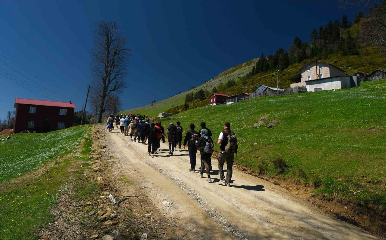 Doğa yürüyüşlerinde rota bu kez Dikmen Yaylası’ydı
