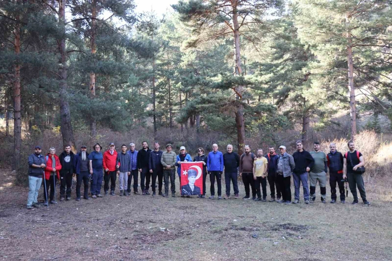 Doğal güzelliklerin içinde 16 km yürüdüler
