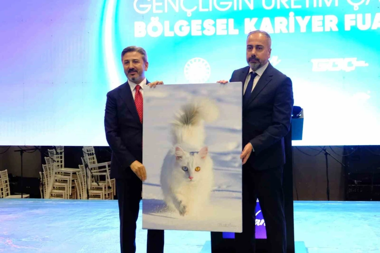 Doğu Anadolu Kariyer Fuarı kapılarını a&ccedil;tı
