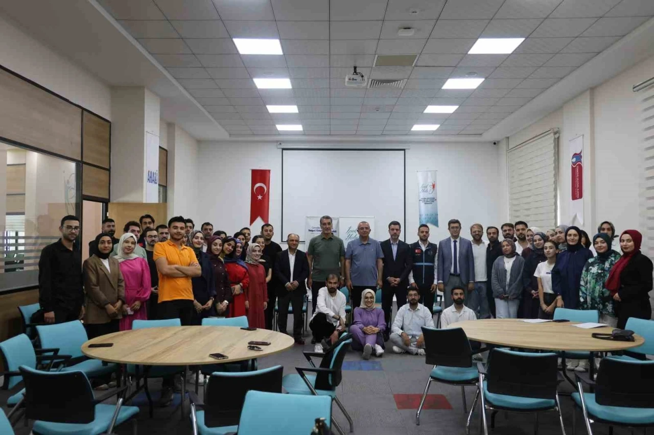 Doğu bölgesinin dört bir yanından gelen gençler Elazığ’da geleceği tasarladı
