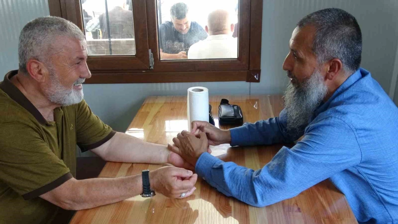 Doğu T&uuml;rkistan&rsquo;dan gelen kadim şifa: Binlerce yıllık Uygur tebabetine vatandaşlardan yoğun ilgi
