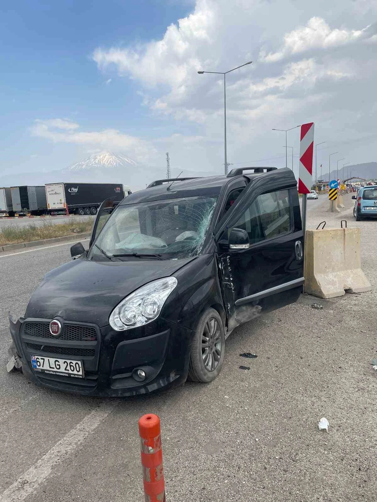 Doğubayazıt’ta trafik kazası 3 kişi hafif yaralandı
