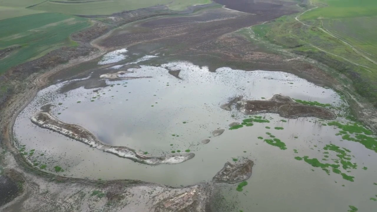 Doğuda kar batıda kuraklık: G&ouml;lette korkutan g&ouml;r&uuml;nt&uuml;
