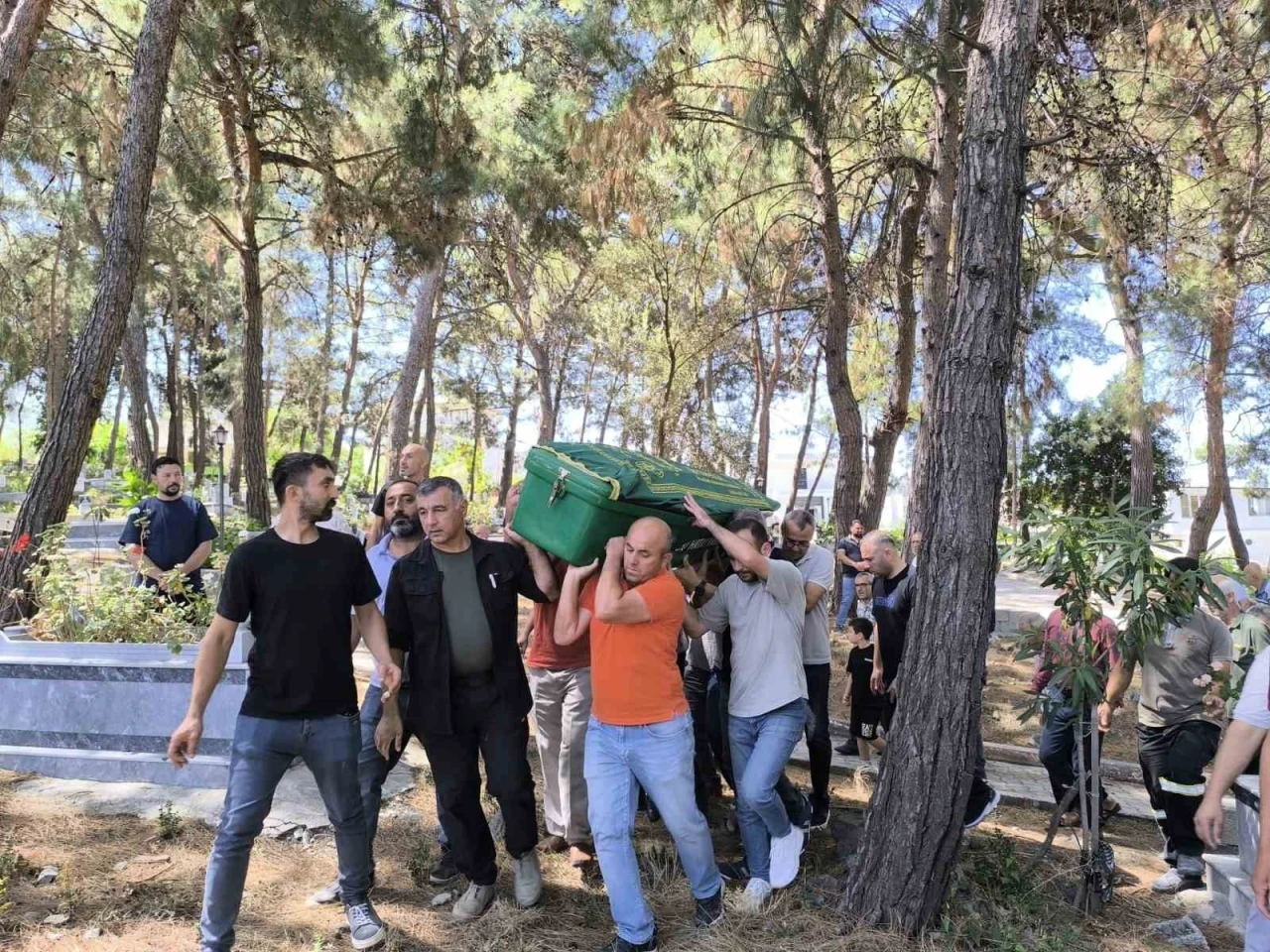Doğum esnasında genç kadın vefat etti, evladı yaşama tutundu
