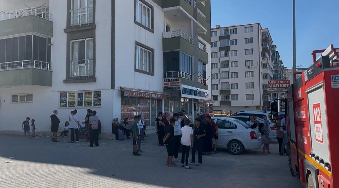 Doğum günü kutlaması binada yangın paniğe neden oldu

