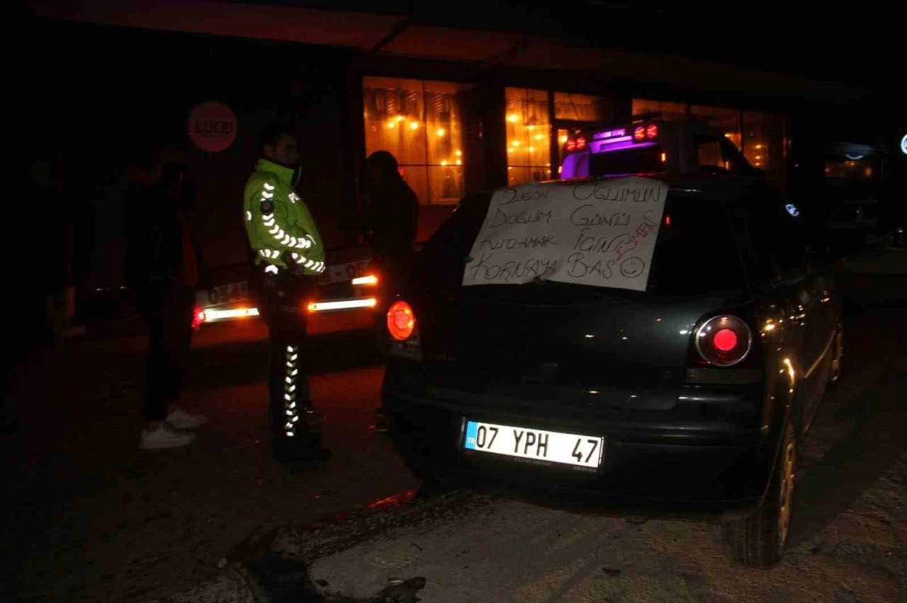 Doğum g&uuml;n&uuml; kutlaması yolunda kaza: 4 yaralı
