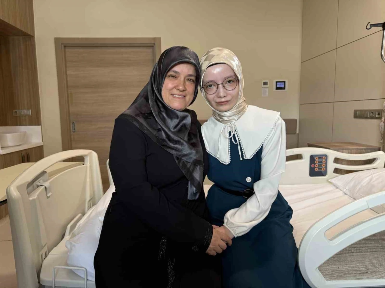 Doğuştan mimiklerini kullanamıyordu, 23 yıl sonra ilk kez gülümsedi: &quot;Ülkemizde bir ilk olma özelliği taşıyor&quot;
