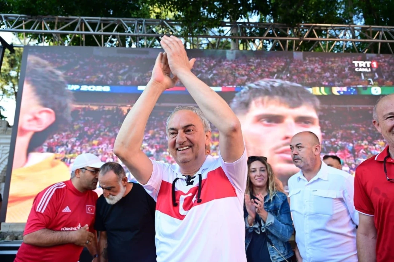 Dokumapark&rsquo;ta milli heyecan: Antalyalılar Kepez&rsquo;de dev ekranda buluştu
