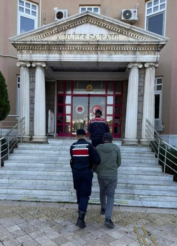 Dolandırıcılık su&ccedil;undan aranıyordu, Didim&rsquo;de yakalandı
