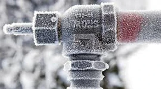 Donan saya&ccedil; veya tesisata ateş tutmayın
