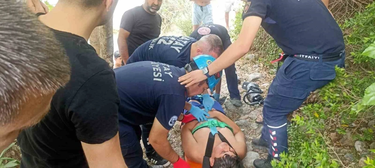 Dörtyol’da ayağı kayalıklara sıkışan şahıs yaralandı
