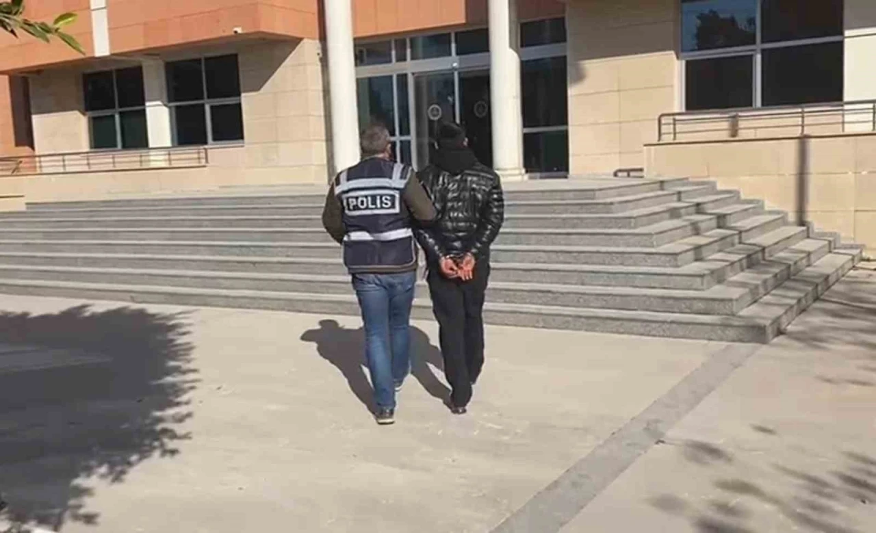 D&ouml;rtyol&rsquo;da bı&ccedil;aklı kavganın ş&uuml;phelisi tutuklandı
