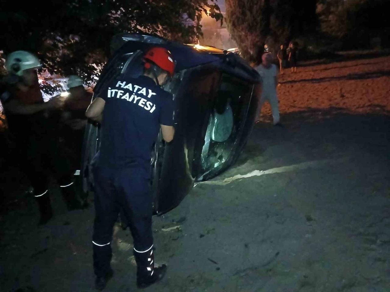 Dörtyol’da yan yatan otomobilin sürücüsü yaralandı

