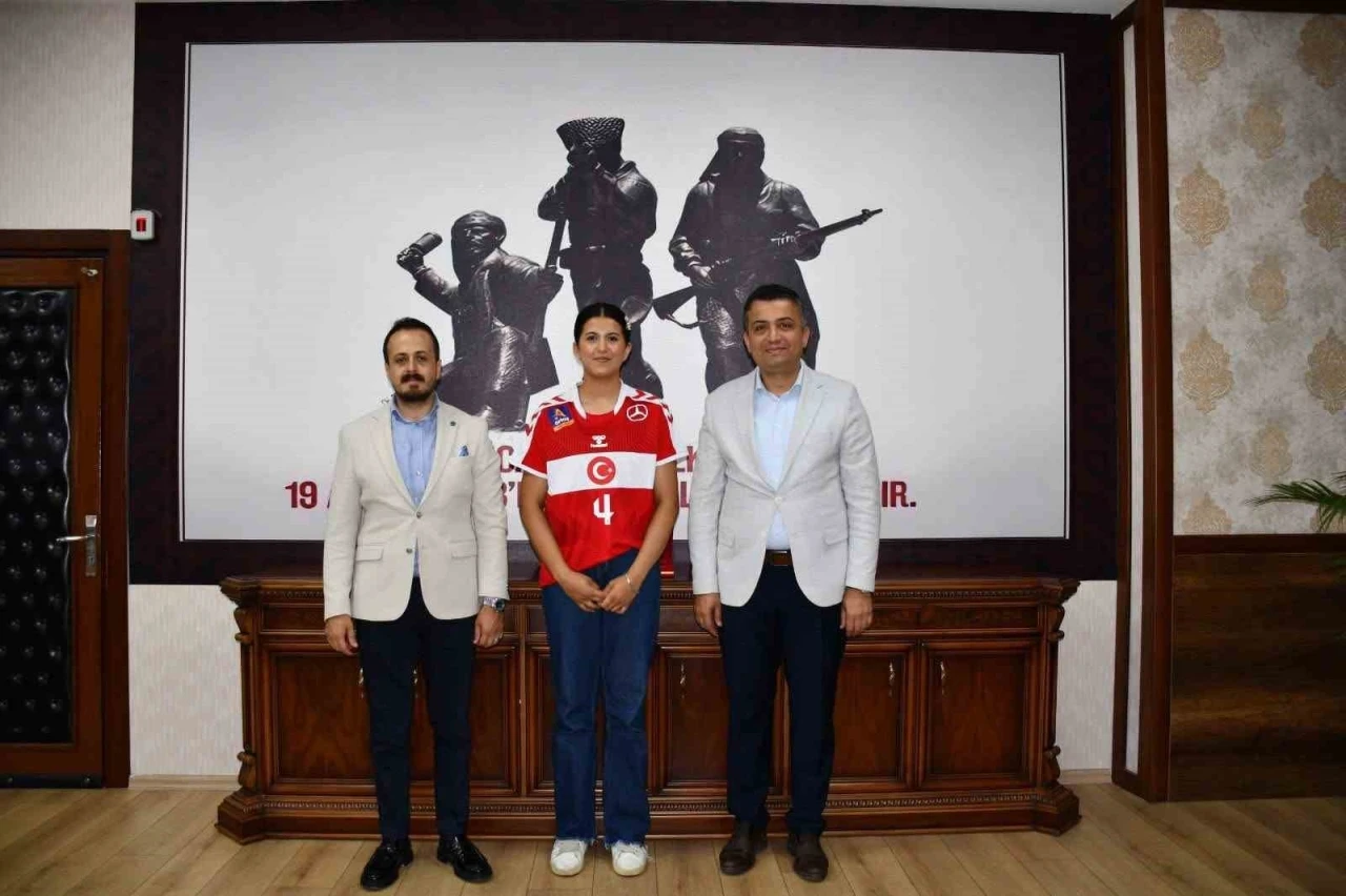 D&ouml;rtyollu Sena hentbol milli takımında memleketini temsil edecek
