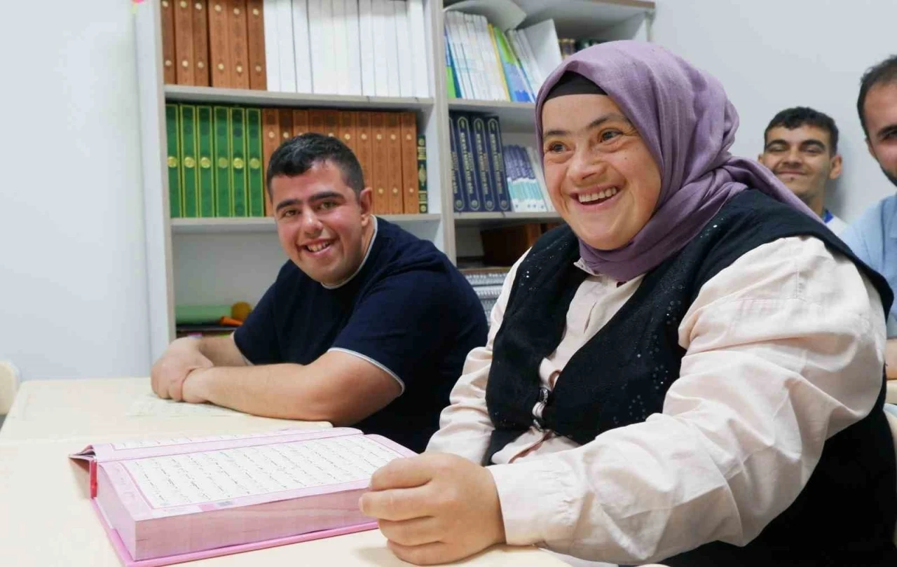 Down sendromlu Fatma ve Muhammet’in Kur’an-ı Kerim aşkı engel tanımadı
