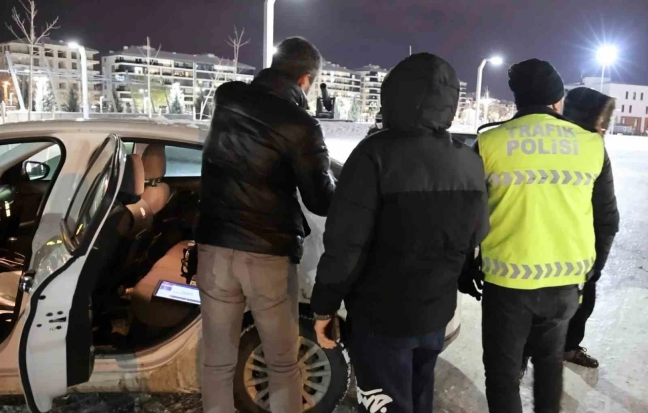 Drift atan 2 s&uuml;r&uuml;c&uuml;ye 111 bin lira ceza kesildi
