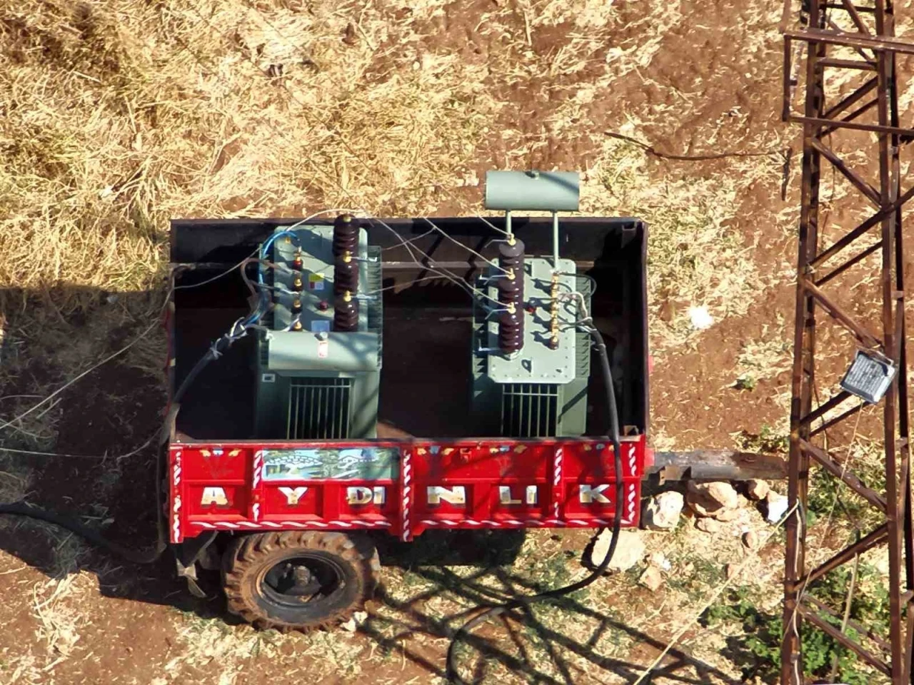 Dronla tespit edilen kaçak trafoyla 200 hanelik elektrik tüketildiği ortaya çıktı
