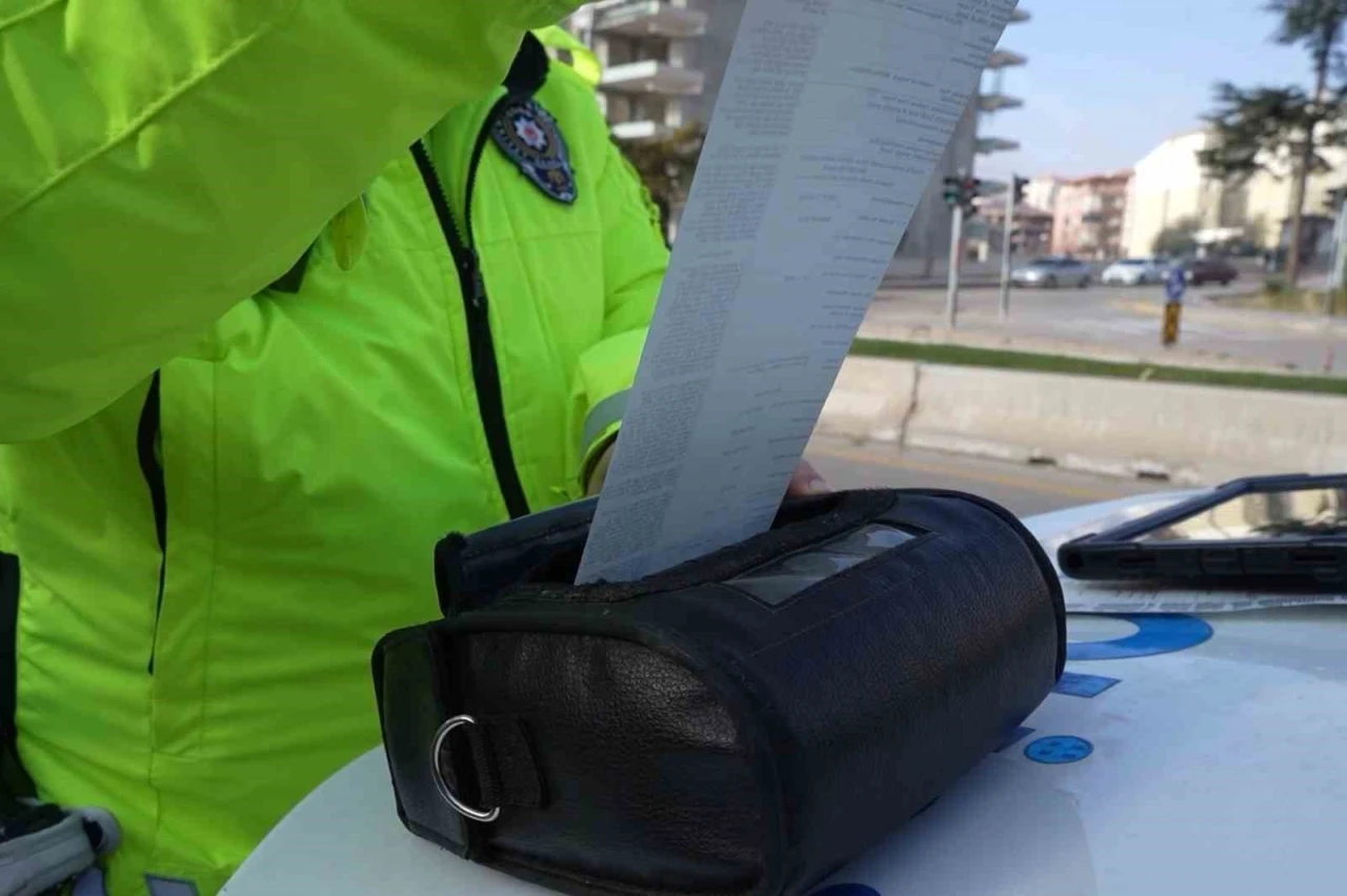 Dronlu denetimde 11 motosiklet s&uuml;r&uuml;c&uuml;s&uuml;ne 60 bin lira ceza
