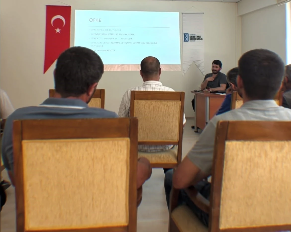 DSM&rsquo;de &lsquo;&Ouml;fke ve &Ouml;fke ile Başa &Ccedil;ıkma&rsquo; semineri d&uuml;zenlendi
